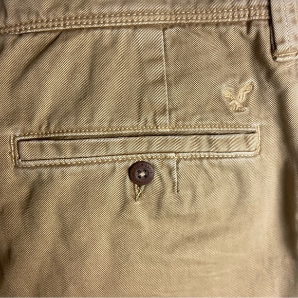 American Eagle Men’s Size 28x32 Slim Straight Khaki Pants Distressed Preppy - Picture 7 of 9